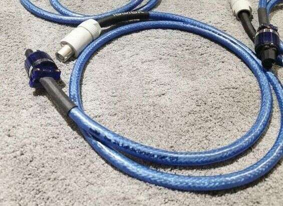 IsoTek Intense Interconnection cable